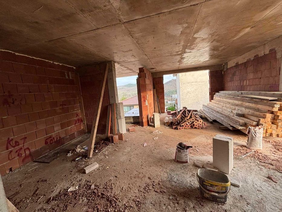 Продава къща с.Остра Могила