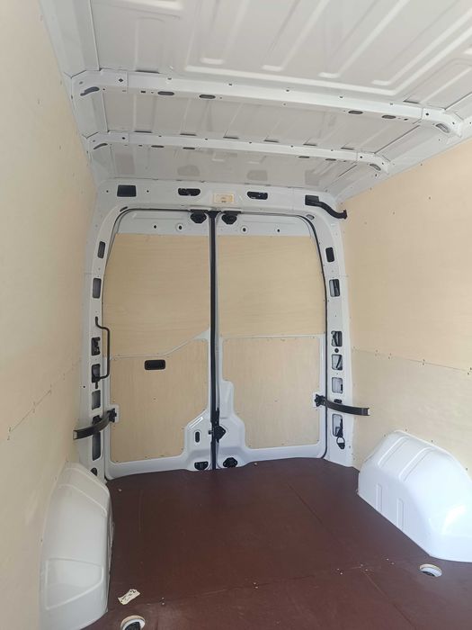 Дървена облицовка на бусове: Облицовки,Стелажи и катинари за сигурност