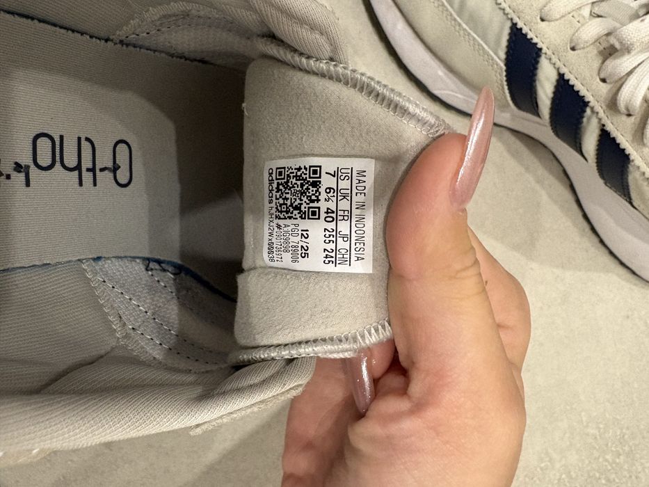 Кроссовки adidas
