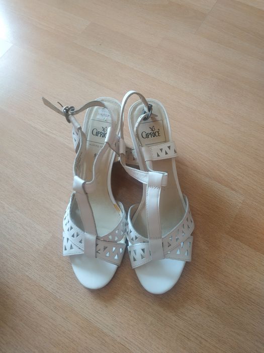 Босоножки новые на 41 размер