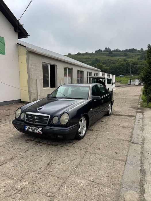 Mercedes-Benz E-Class (W210)