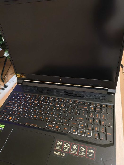 Laptop Gaming ACER Nitro V16, AMD Ryzen 7 8845HS, RTX 4060 8GB, garantie 08.2027