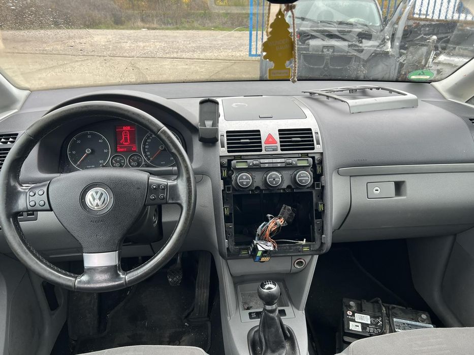 Vw toyran 2009 г 1.9 105 ks код на мотора BLS Фарове ксенон