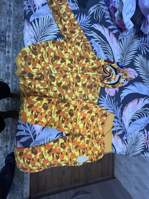 Новое худи BAPE Shark Style – жёлто-оранжевый камуфляж, размер L