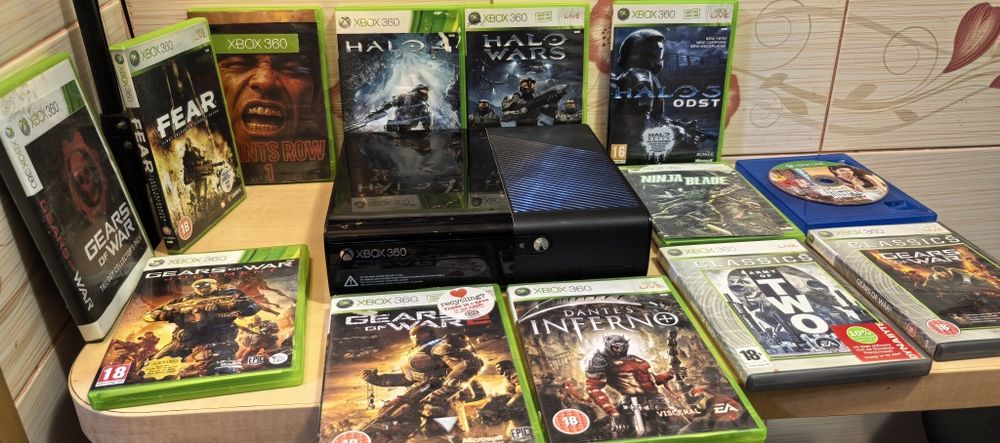 Consola Xbox 360 E 500GB + 13 Jocuri XBox + 6 jocuri PS3 (Gratuite)