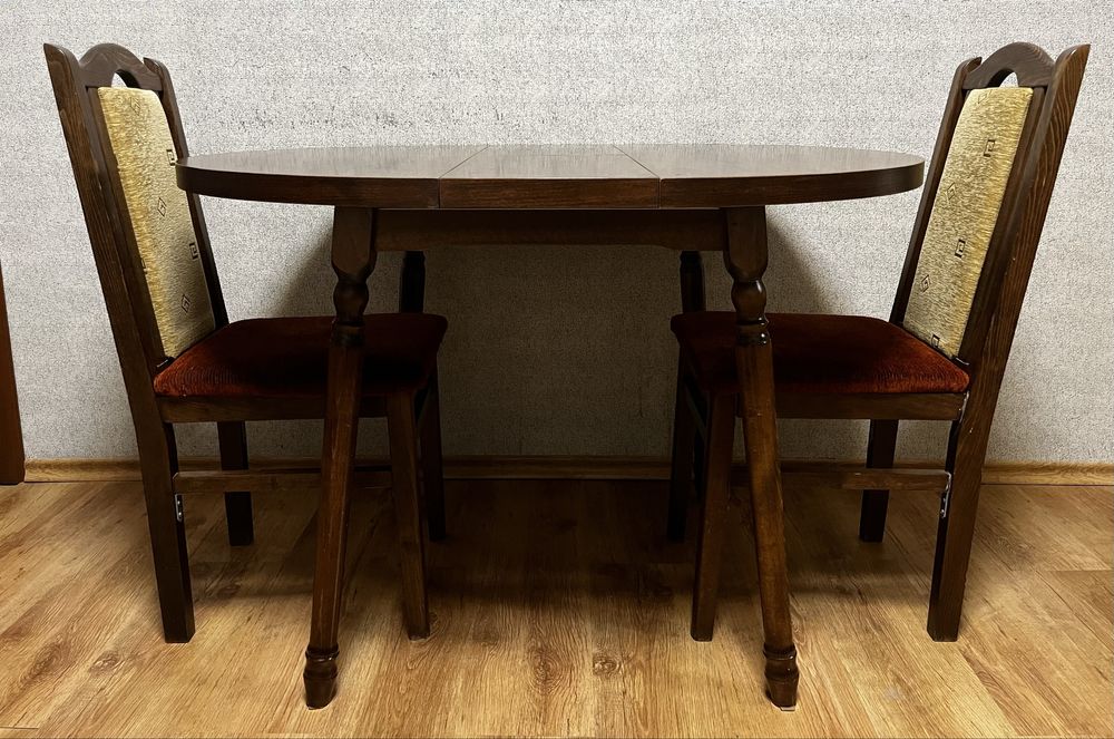 Трапезна маса разтегателна + два стола