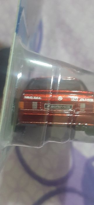 Vând 4 machete Hotwheels Mercedes 560 AMG