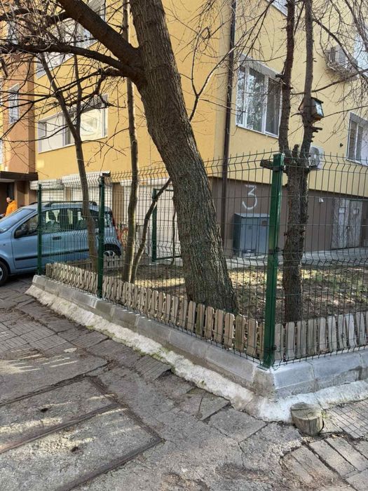 Изграждане на Огради с Метално Пано