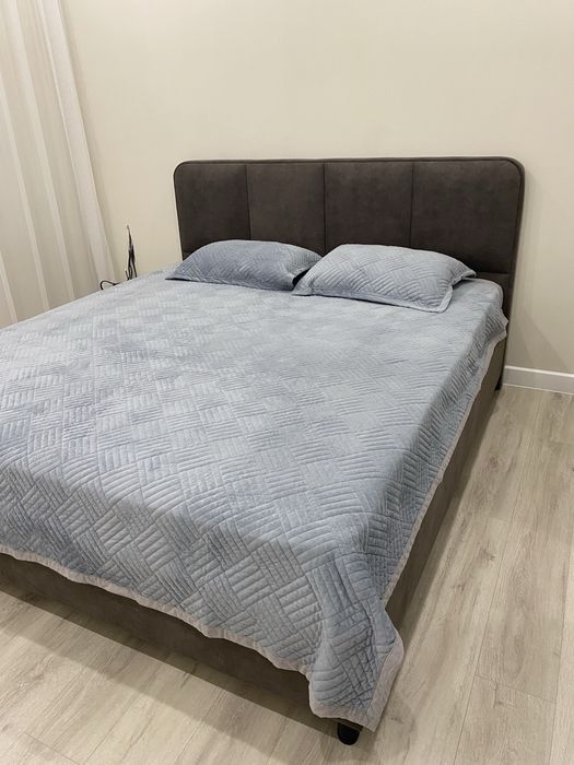 Двуспальняя кровать 180/200