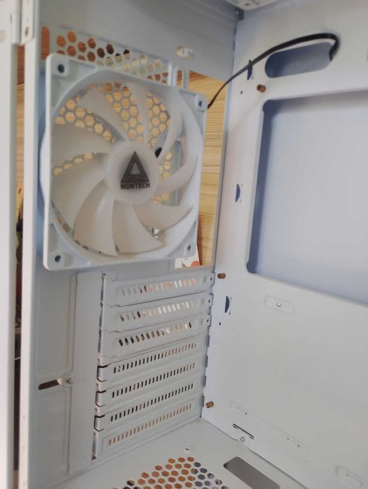 Гейминг кутия за компютър (MONTECH X3 SIX FANS)