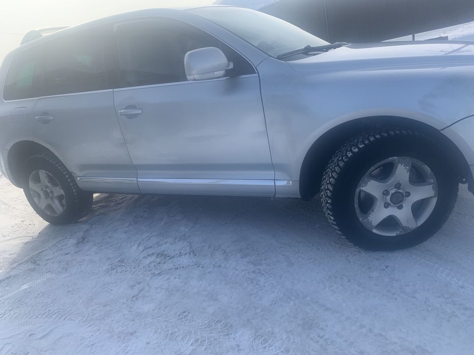 Машина Volkswagen Touareg