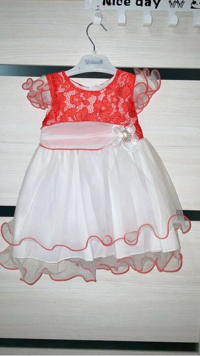 Платье нарядное в отличном качестве