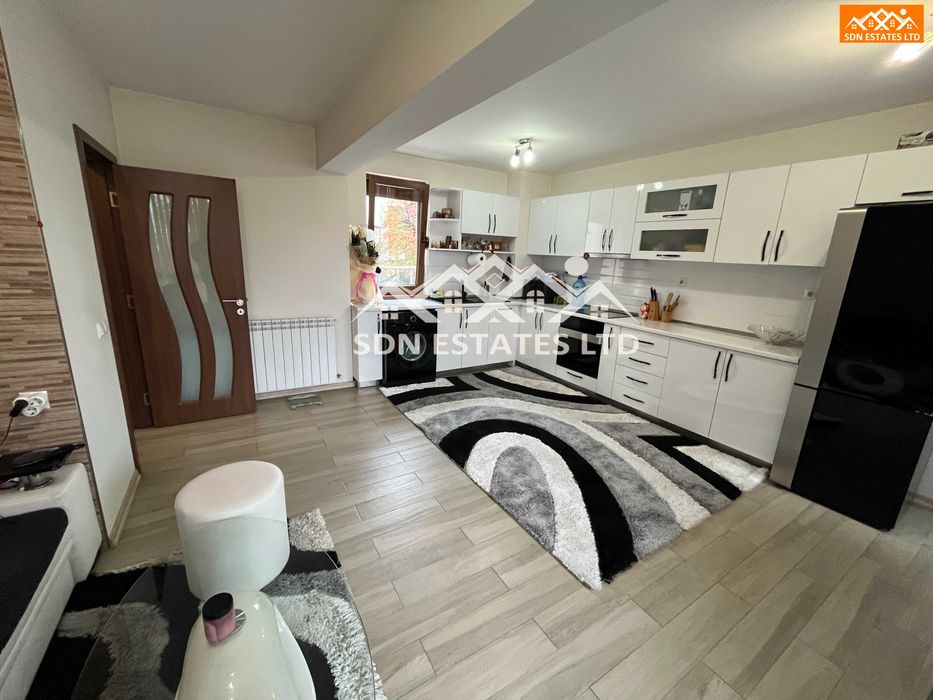 Продава прекрасен напълно обзаведен апартамент с три спални до Лидл