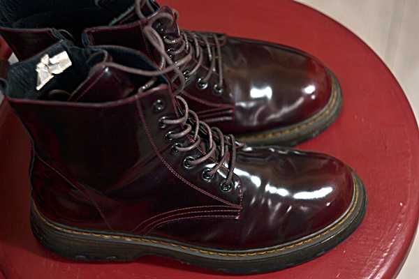 Ботинки кожаные лакированные в стиле  Dr. Martens