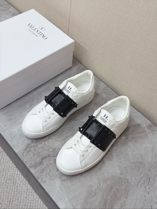Adidasi Valentino