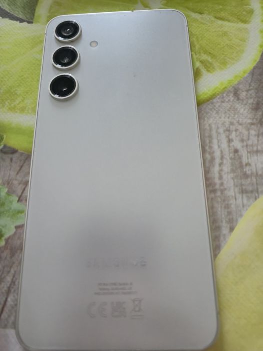 Продавам Samsung Galaxy S24 plus