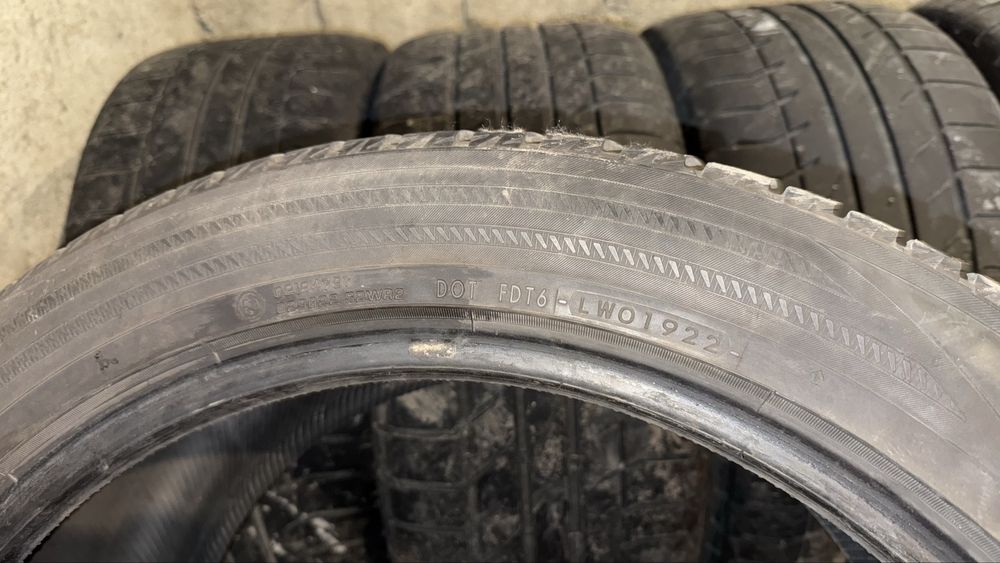 Четири Летни гуми и зимна една 295/40/R21