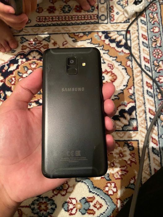 Самсунг А6 чёрный цвет