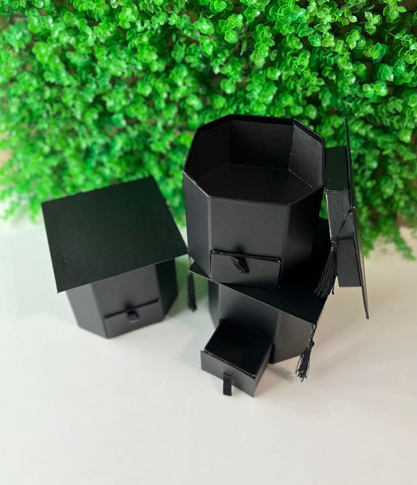 Кутия за аранжиране под формата на шапка за дипломиране