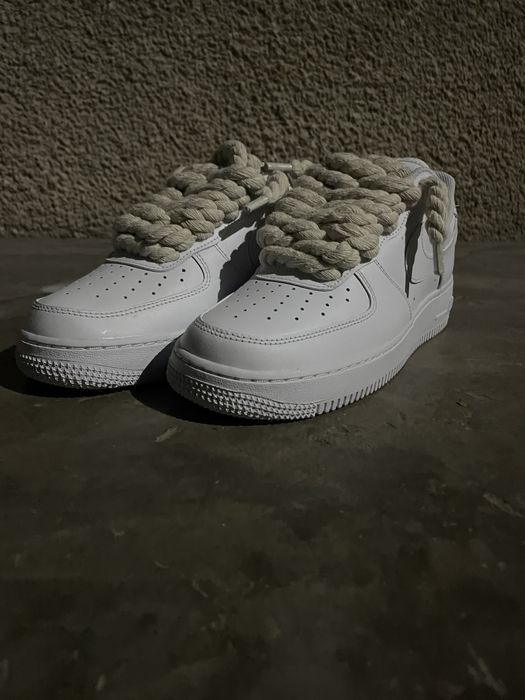 Air force 1 legit, rope laced. De obicei avem orice marime