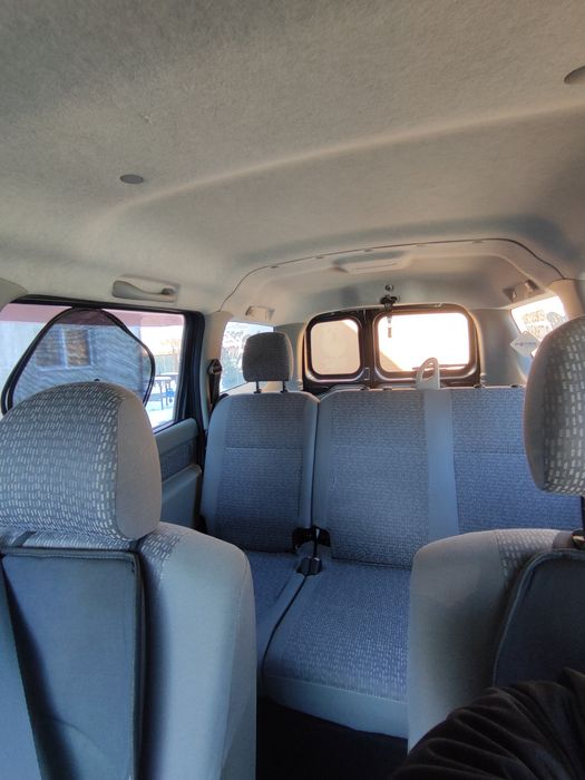 Vând Logan mcv 1.6 16v