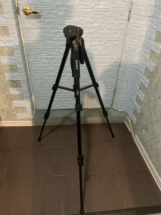 Штатив для фотоапарата