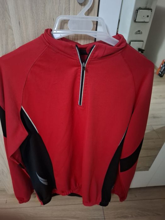 Vând tricou ciclism diferite culori și mărimi!