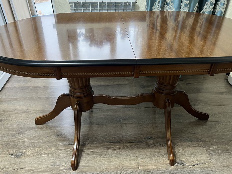 Продам стол для гостиной