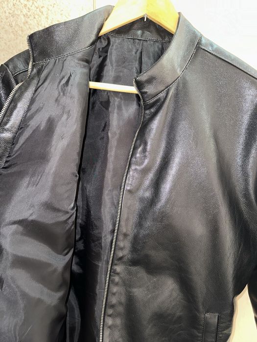 Мужская кожанка в отличном состоянии