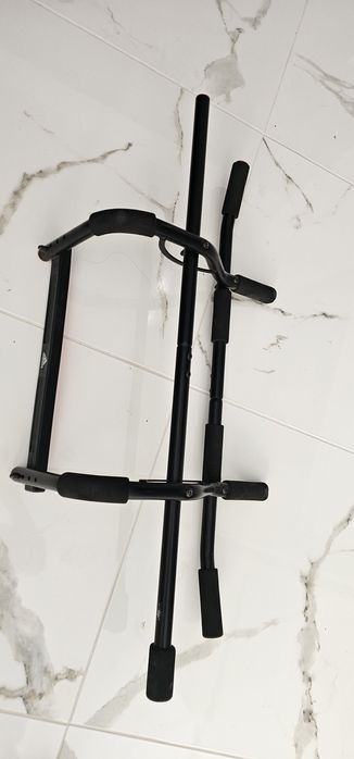 Bară tracțiuni pentru tocul ușii