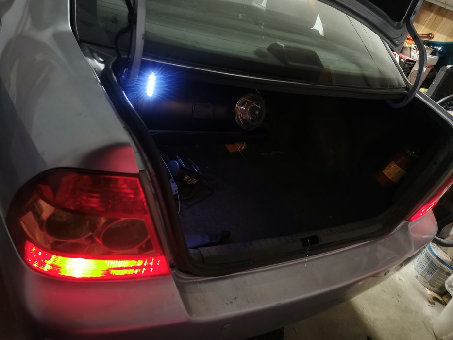 Продавам Тойота Корола 2005г. 1.4 vvti цялата или на части