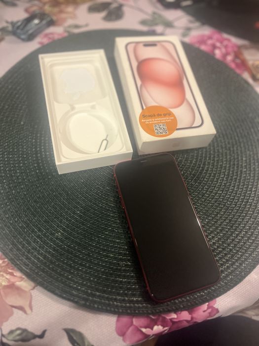 Iphone 11 Red 128 gb cu 9 huse cadou
