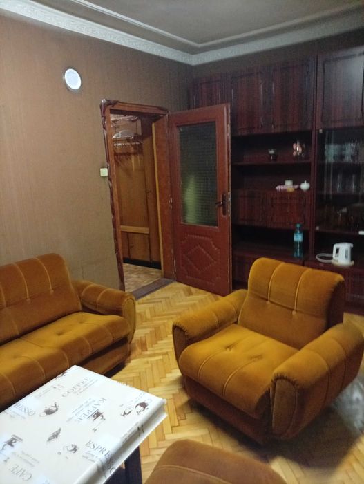 Отдава ДВУСТАЕН апартамент