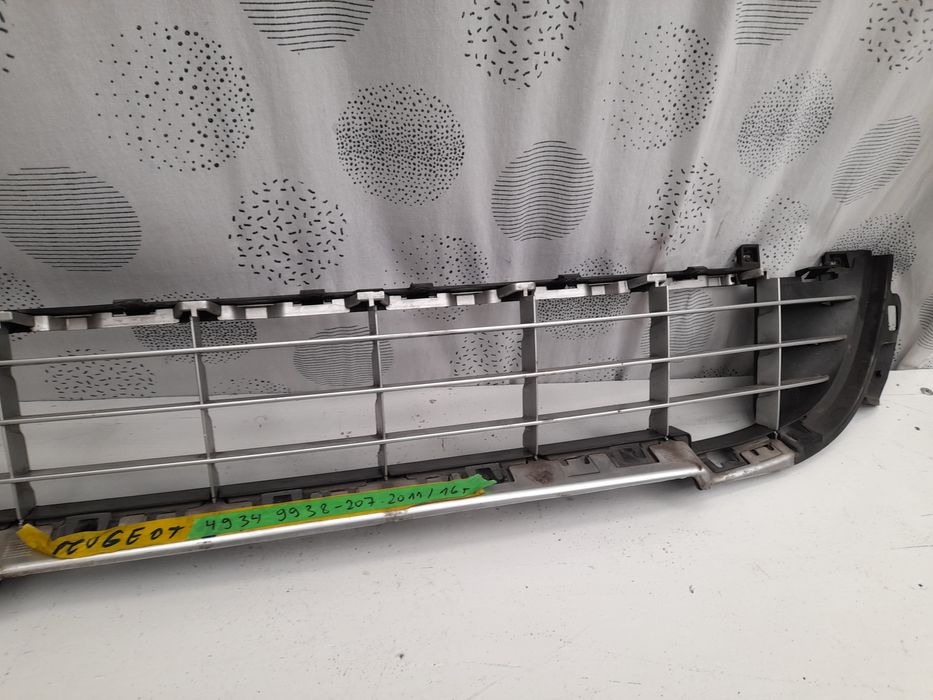 Грил решетка въздухобрана Peugeot 207 2011/16г