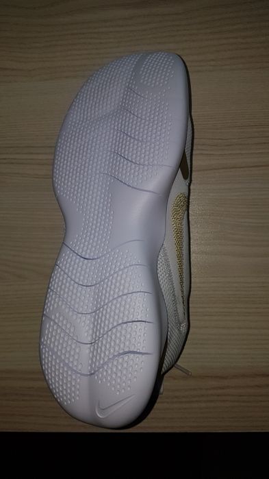 Оригинални маратонки Nike дамски