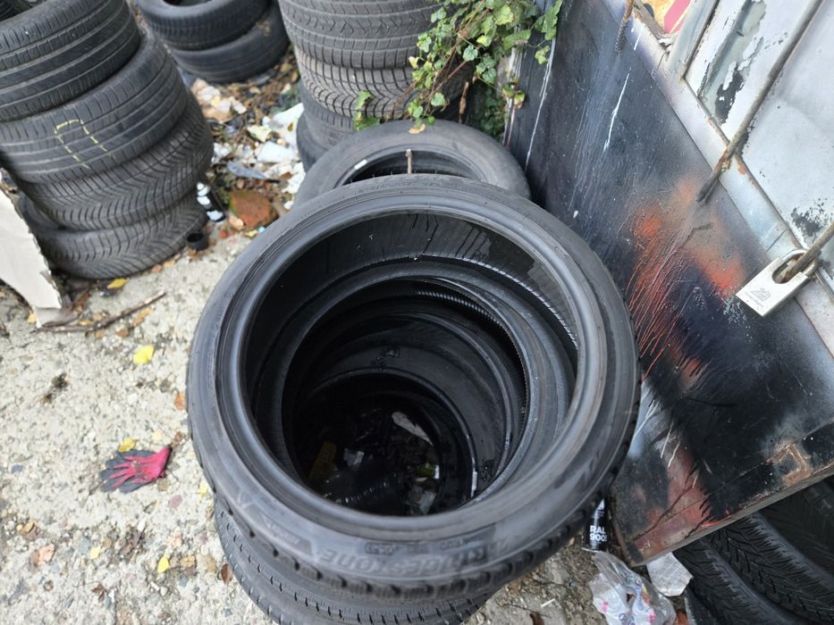 2бр. 215 40 17 Bridgstone зимни.