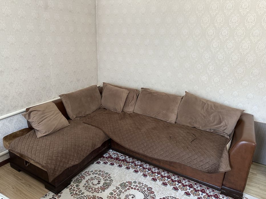 Кожаный угловой диван