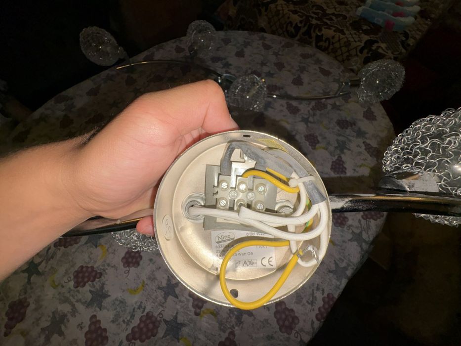 Модерни таванни полилея два броя, с 4 осветителни тела.