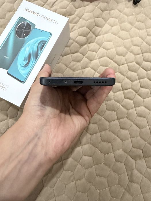 Huawei nova12i в хорошом состояние
