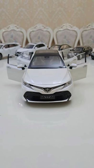 ККоллекционная модель Camry 1:18