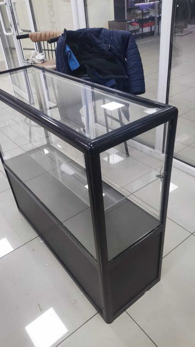 Витрины стеклянные для товара