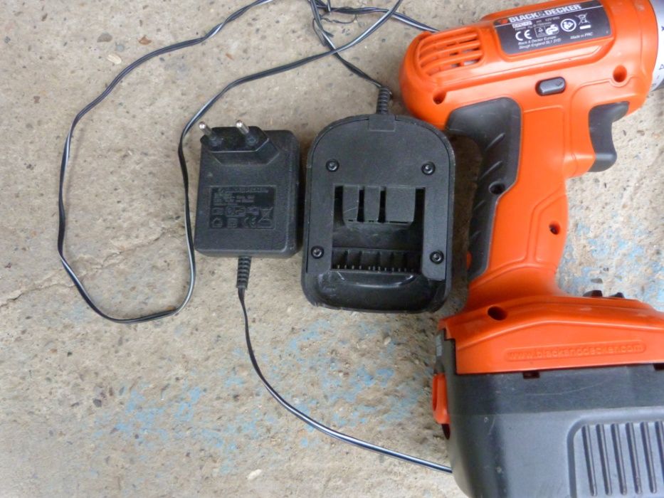 3 bucati -Black & Decher 12 v in perfecta stare .