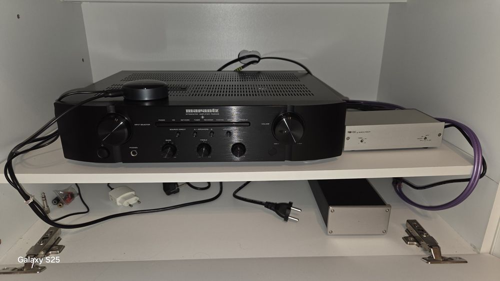 Marantz pm6006, stare foarte bună de funcționare, arată impecabil.