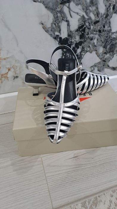 Продам женский босоножки