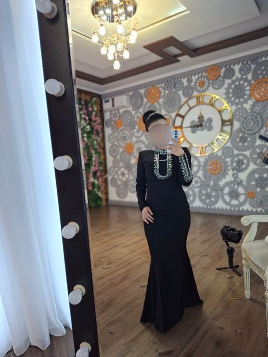 Elegant qora ko'ylak .
Sifatli matodan tikilgan, qomatni chiroy