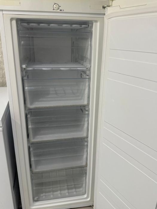 Морозильник вертикальный