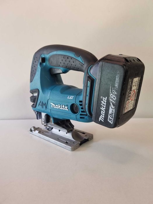 Pendular Fierastrau vertical Makita DJV180 cu acumulator 18V