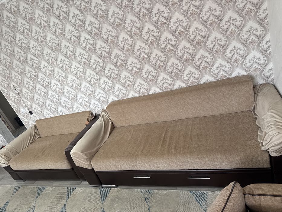 Продается два дивана и кресло