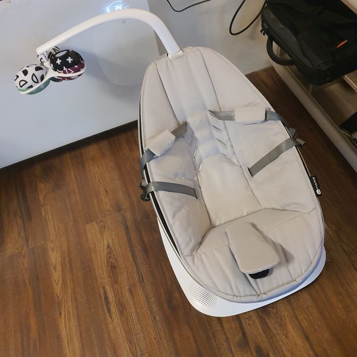 Електрическа бебешка люлка mamaRoo 5.0 + подарък подложка