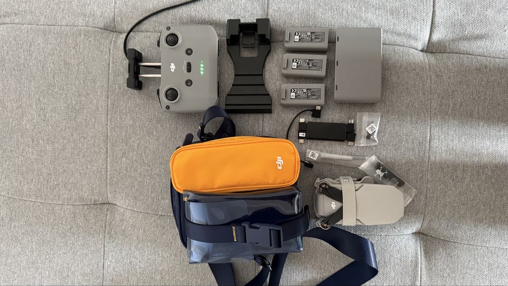 Drona DJI Mini 2 fly more combo + CADOU